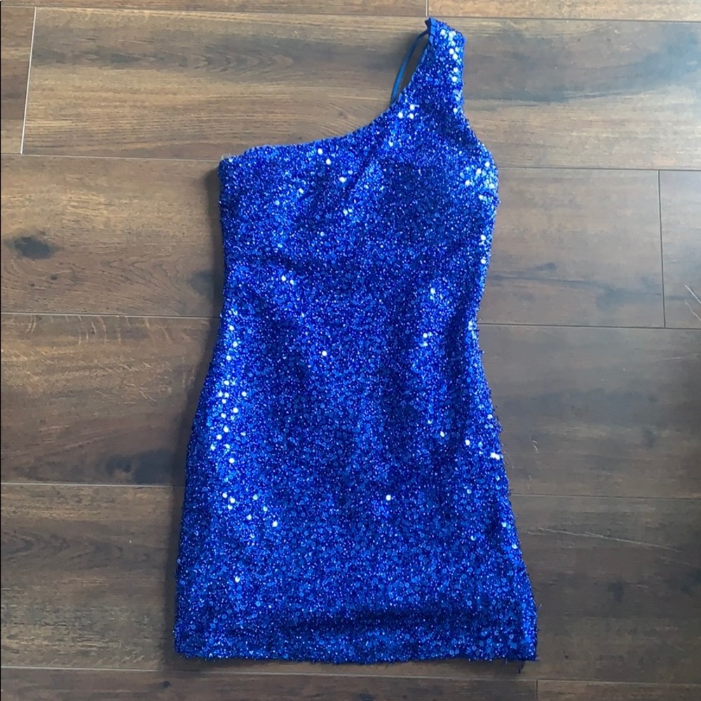 Daisy One Shoulder Sequin Mini Dress; Size M